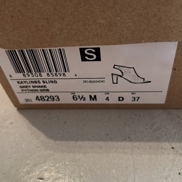 Brand new Clarks snakeskin print pumps - Picture 5 of 5